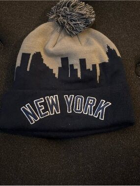 New York Skyline Knit Pom Beanie - Navy and Gray
